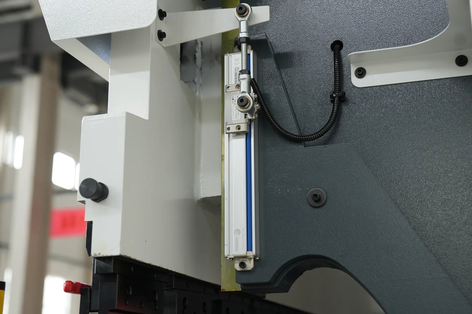 MB8 175T3200 6+1 Axis with DA-53T Fagor Grating Ruler