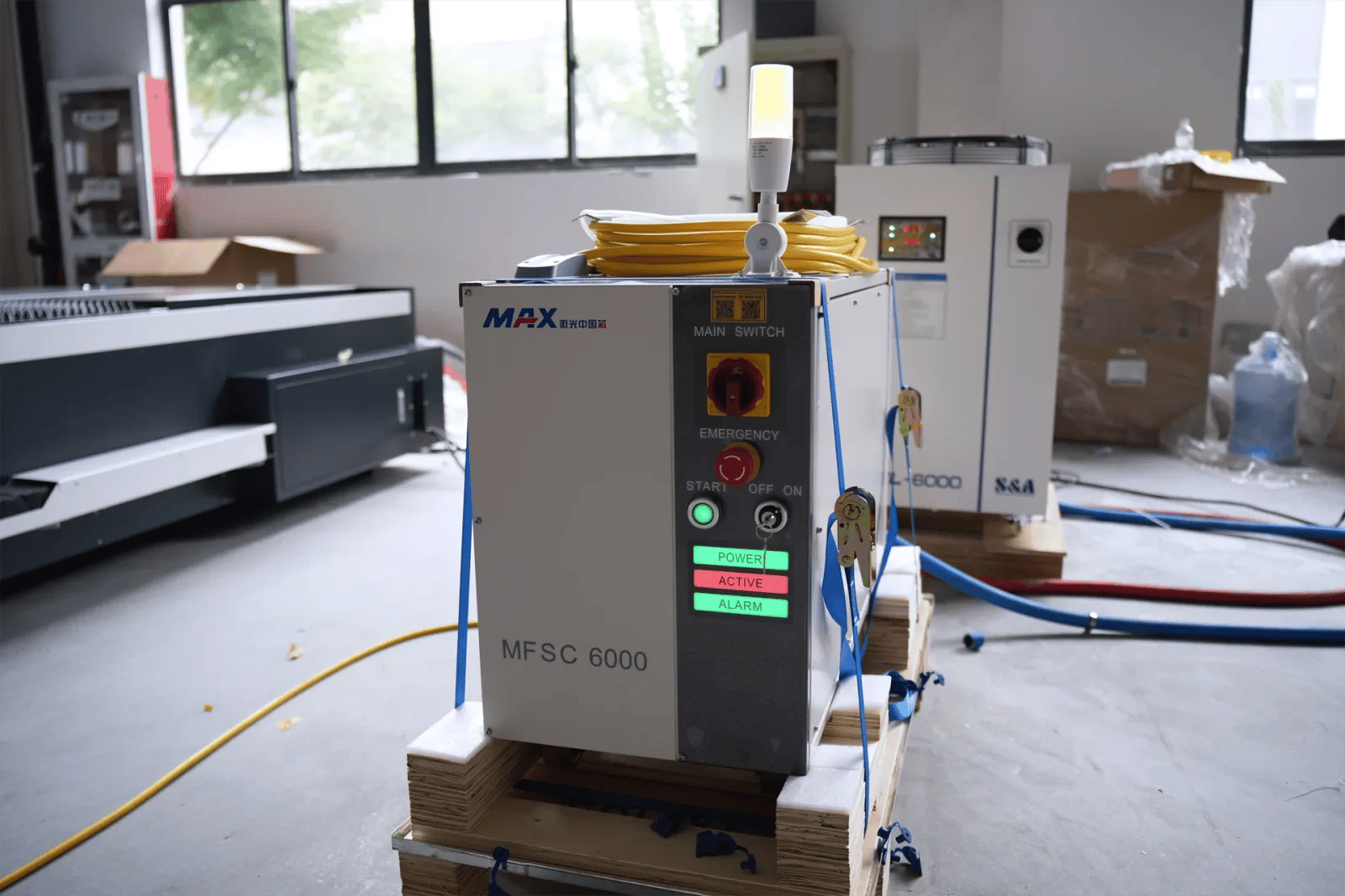 Pictures Max China MFSC 6000W Laser Source