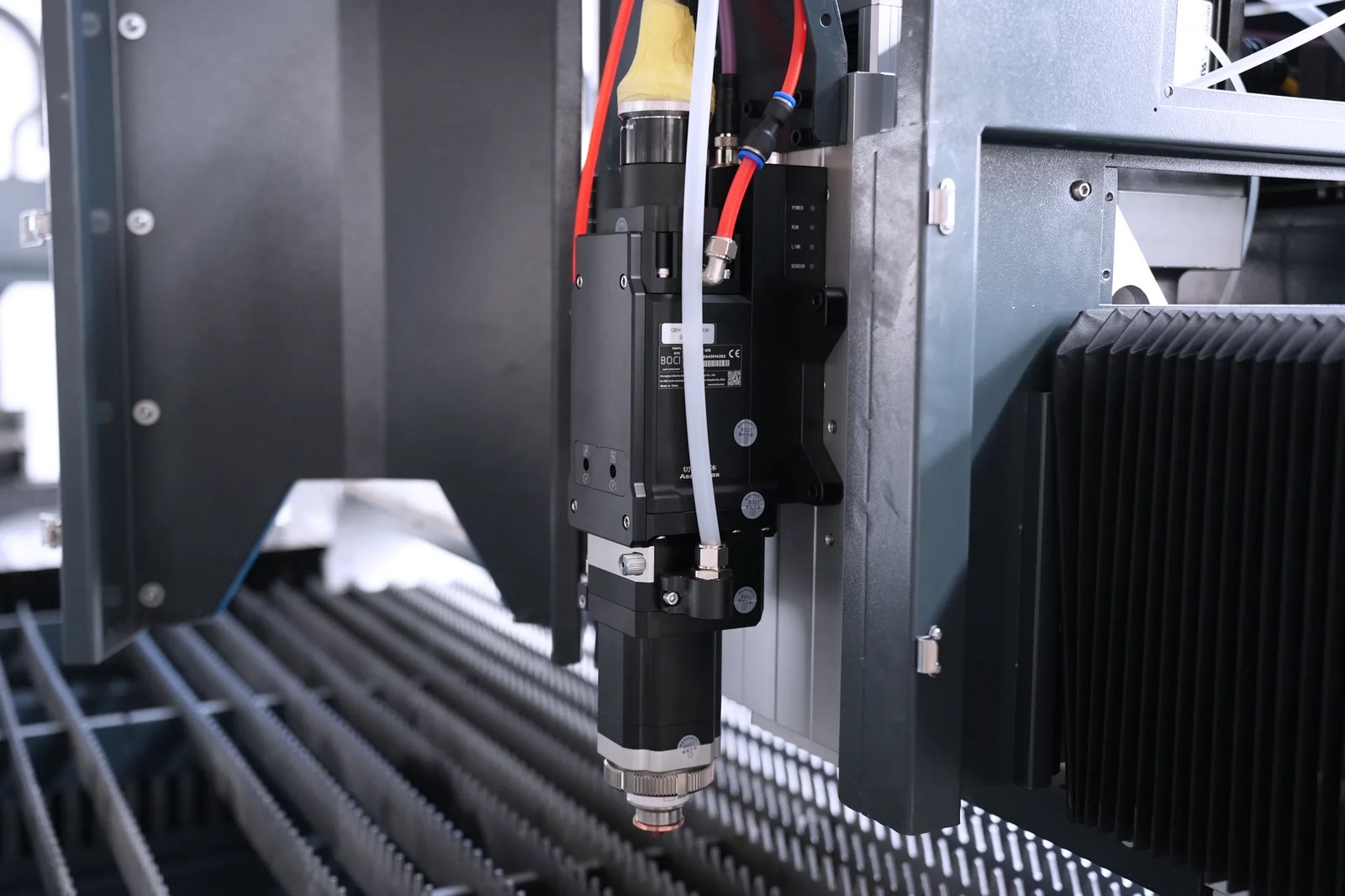 The laser cutting head of fiber laser cutting machine