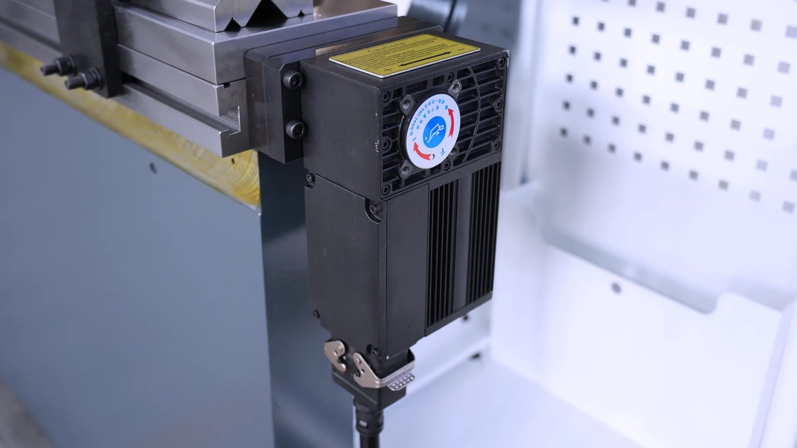 CNC automatic crowning used on CNC press brake