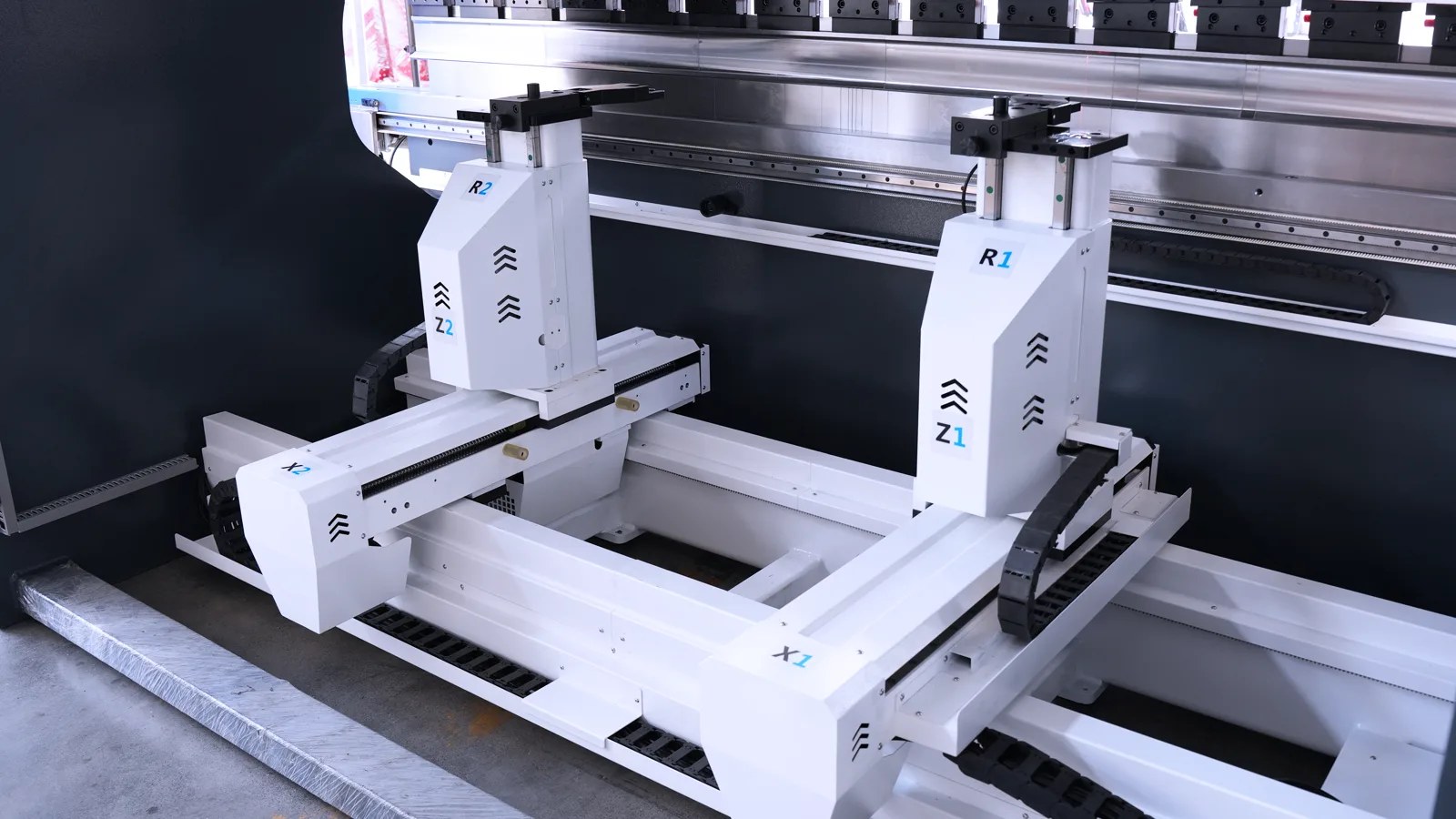 8-axis backgauge system on KRRASS press brake