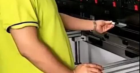 Hydraulic press brake