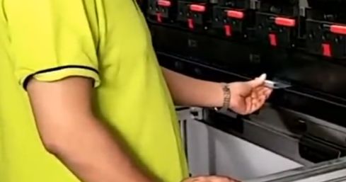 Hydraulic press brake