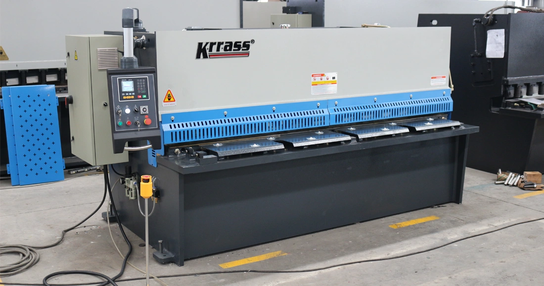 Hydraulic shearing machine