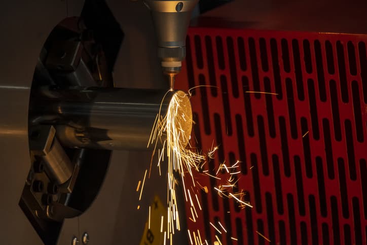 fiber-laser-cutting-machine-cuting-metal-tube