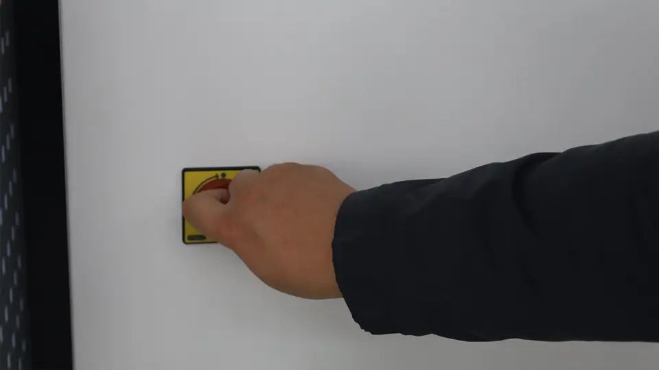 Turn off the main power switch