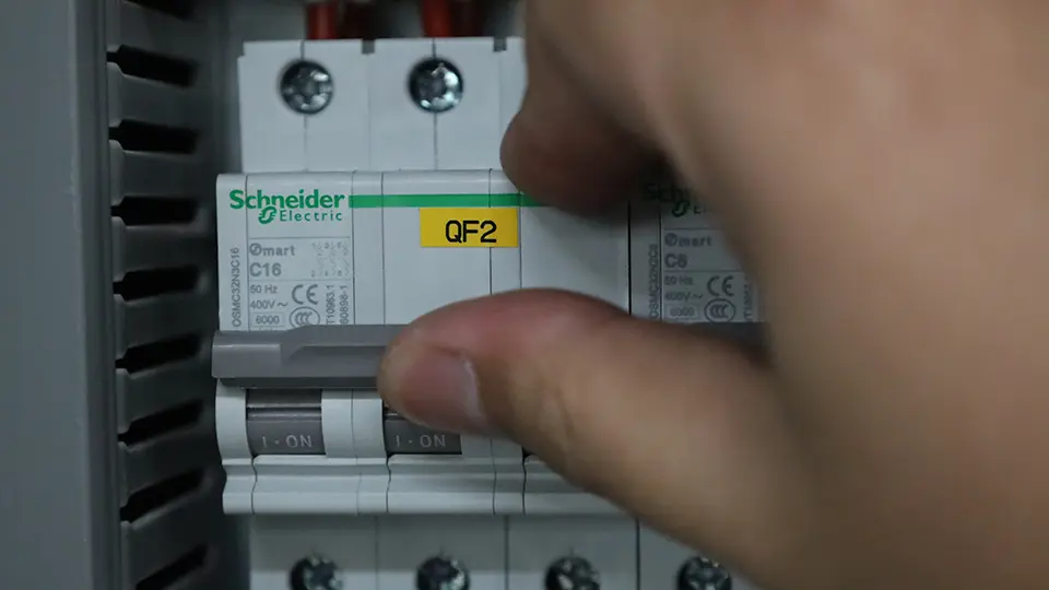 Turn on the main gate of the power supply