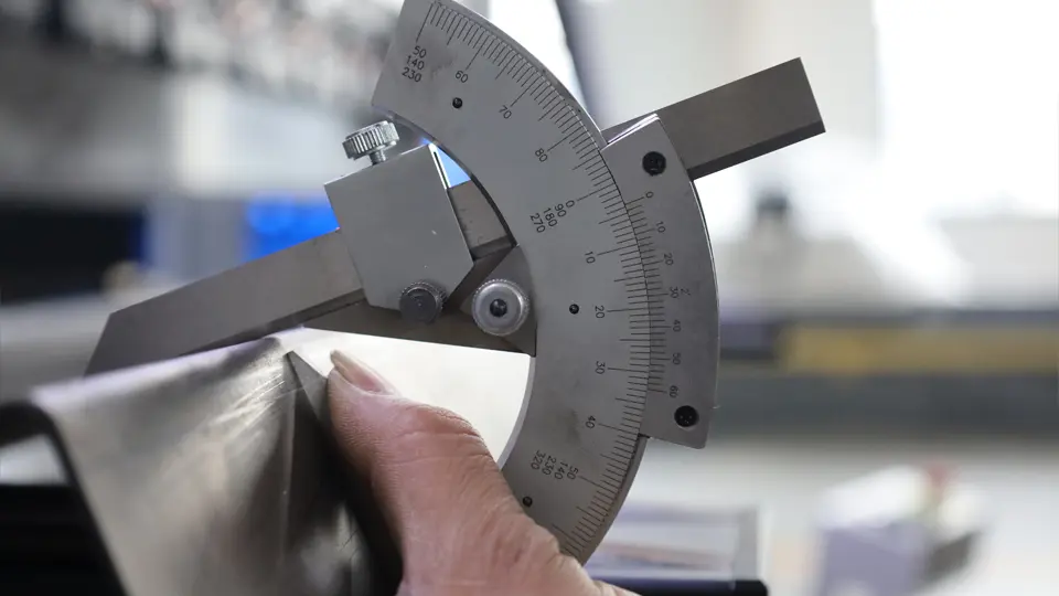 Use an angle ruler to measure the bending angle in two positions, left