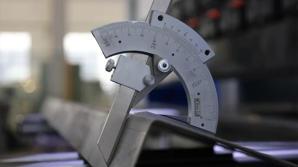 Use an angle ruler to measure the bending angle in two positions, right