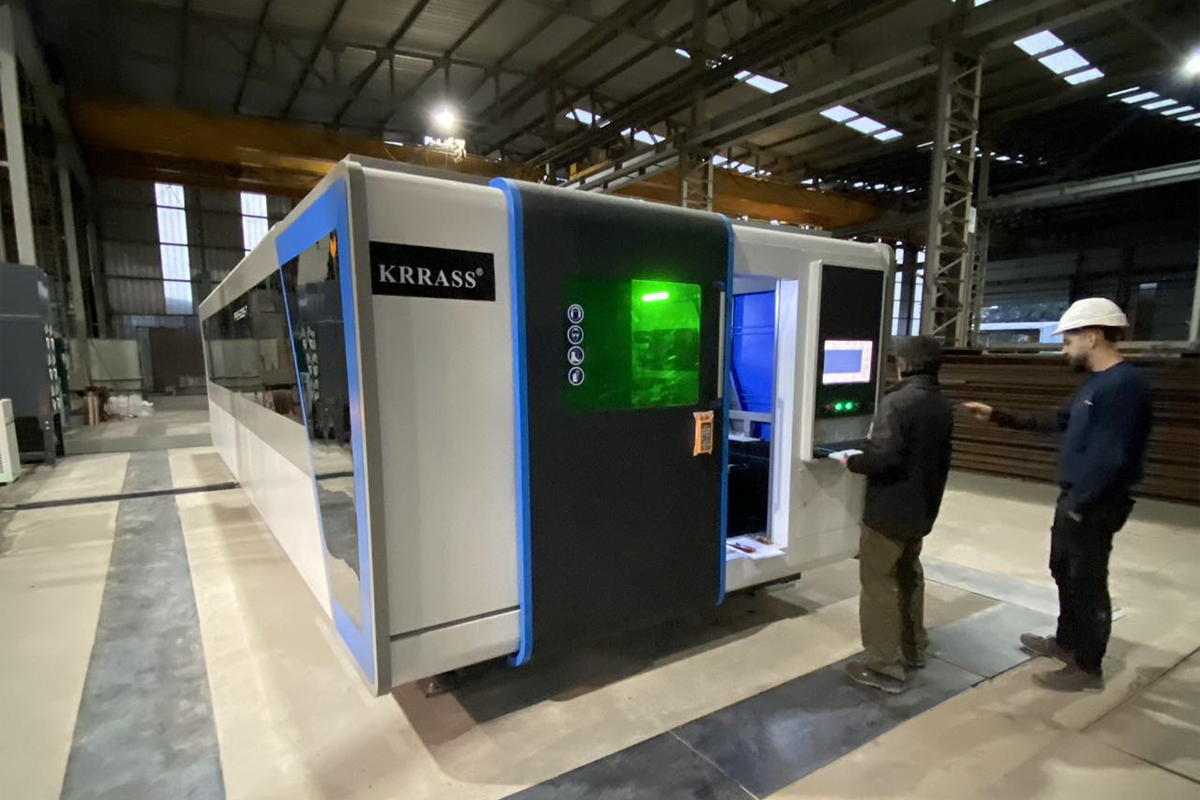 KRRASS technicians assist customers in debugging fiber laser cutting machines