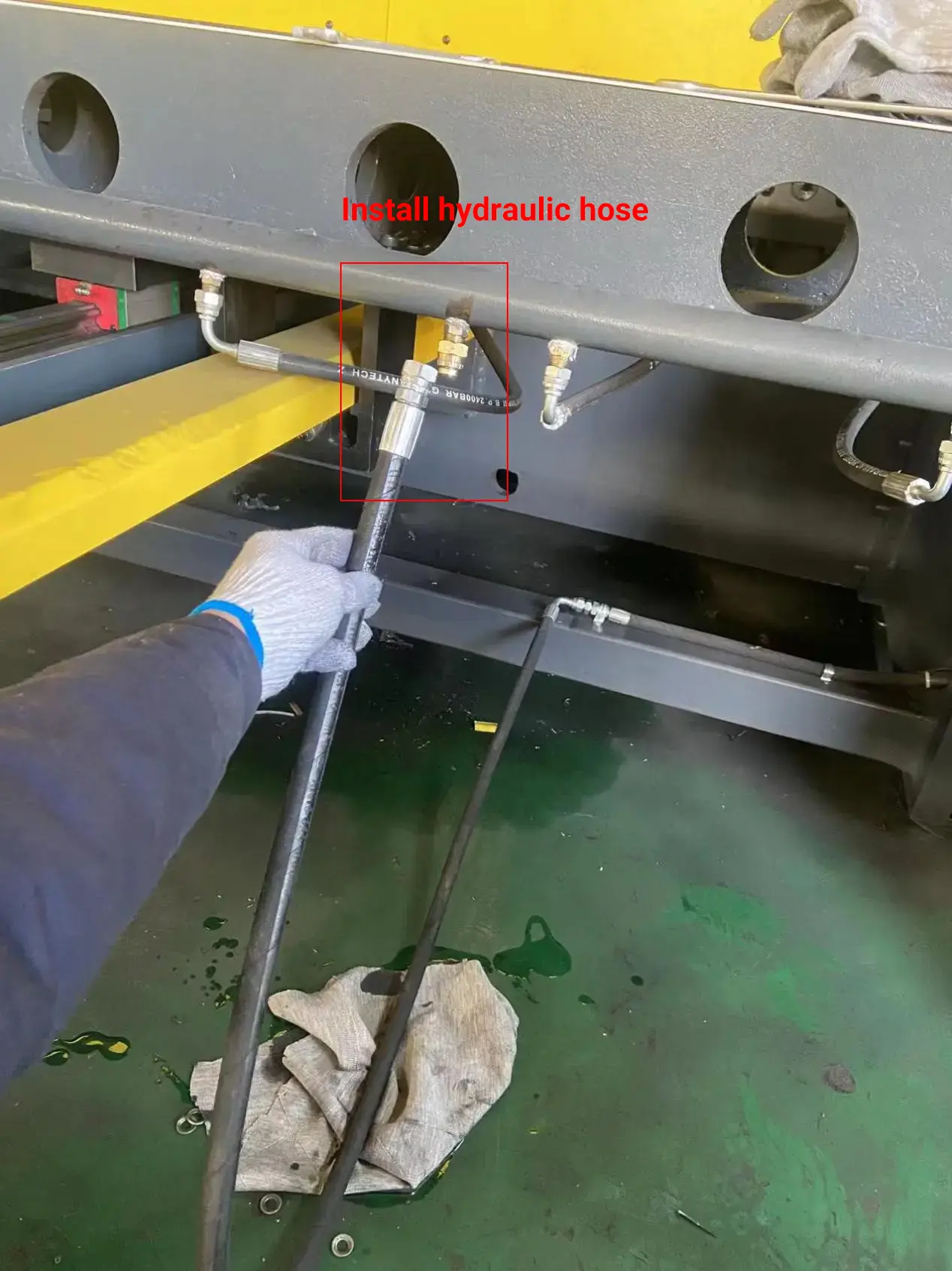 Install hydraulic hose