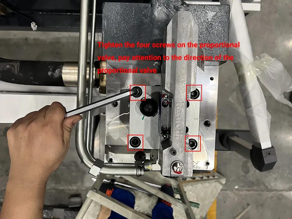 Tighten the four screws on the proportional valve, pay attention to the direction of the proportional valve