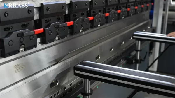 Use DA-53T CNC press brake for bending and correction 03