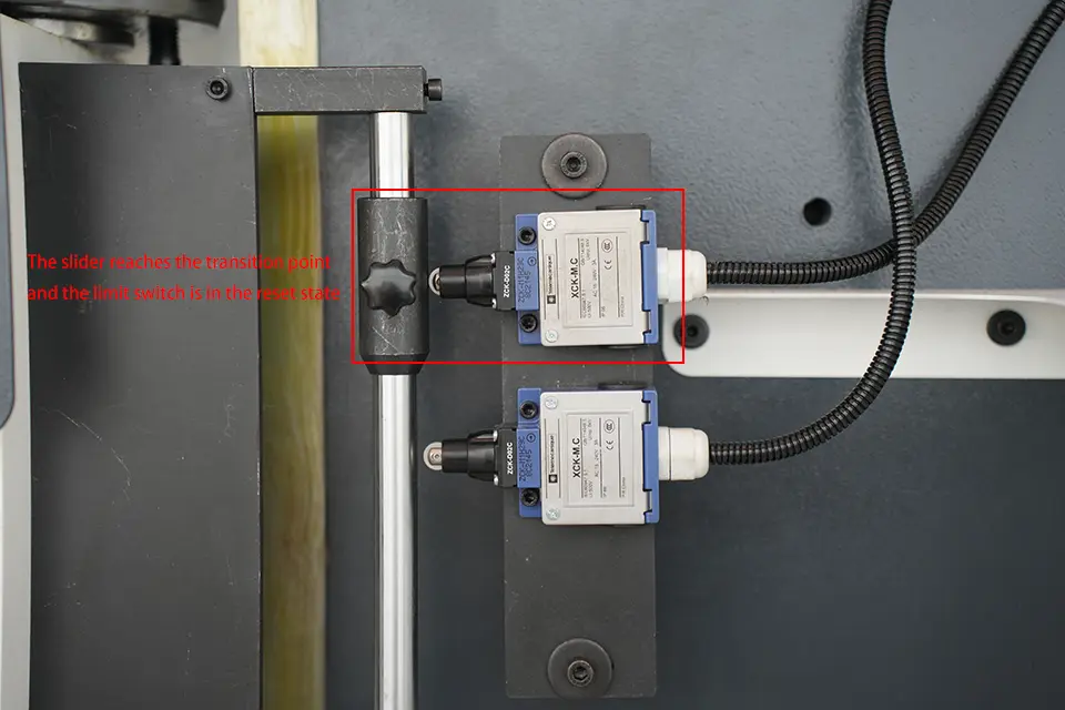 The slider reaches the transition point and the limit switch is in the reset state