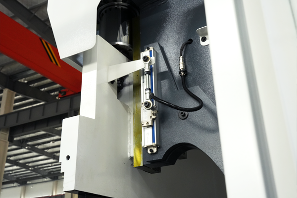 하이브리드 CNC 프레스 브레이크, 110톤 판금 프레스 브레이크, DELEM DA58T 2D 컨트롤러 - 사진 12 PBS-110T2500-DA58T Fagor 격자 눈금자