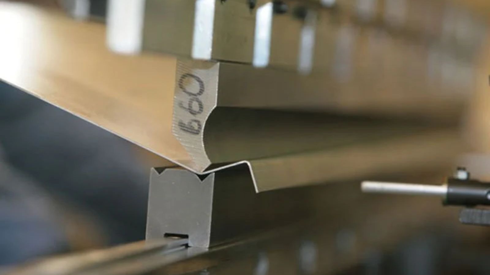 Relationship Between bending sheet metal Radius And Thickness of Sheet