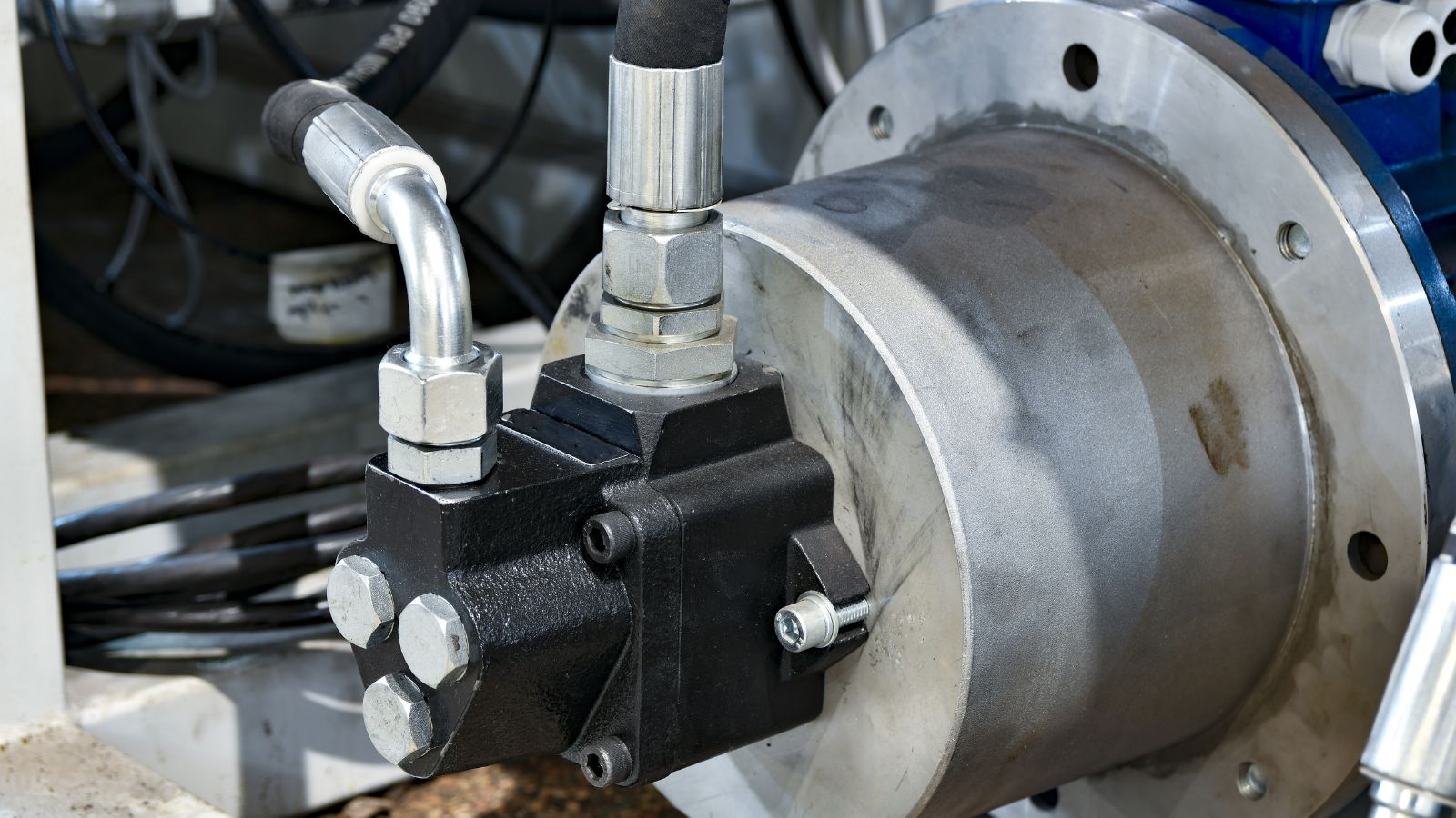 Disadvantages of hydraulic transmission