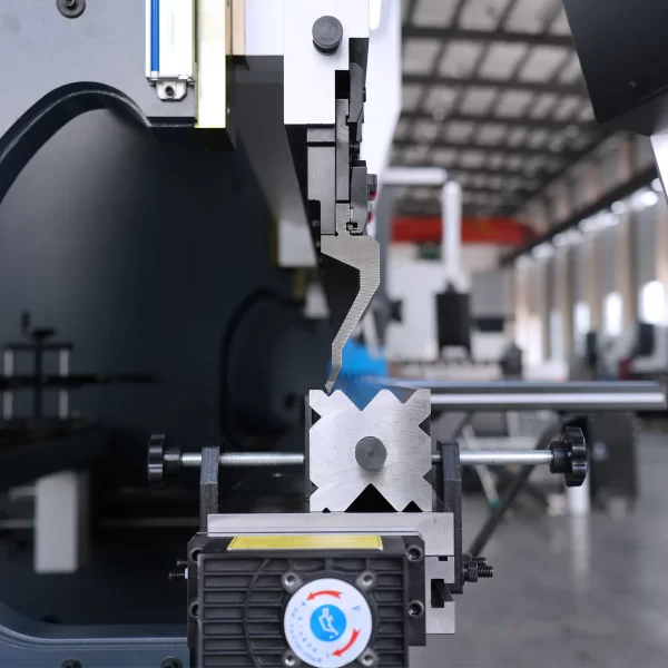 2XMB8-210T3200 With DA58T 3+1 Axis Tandem CNC Press Brake - Image 3