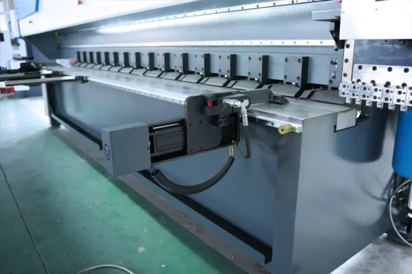 7-Axis Vertical V Grooving Machine with Double Rails HRK-1500X4200 - Image 3
