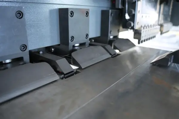 7-Axis Vertical V Grooving Machine with Double Rails HRK-1500X4200 - Image 4