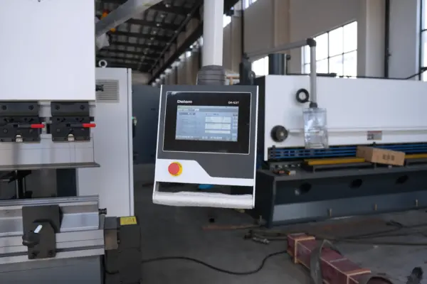 CNC Press Brake Machine MB8-320T3200 3+1 Axis With DELEM DA53T controller - Image 4