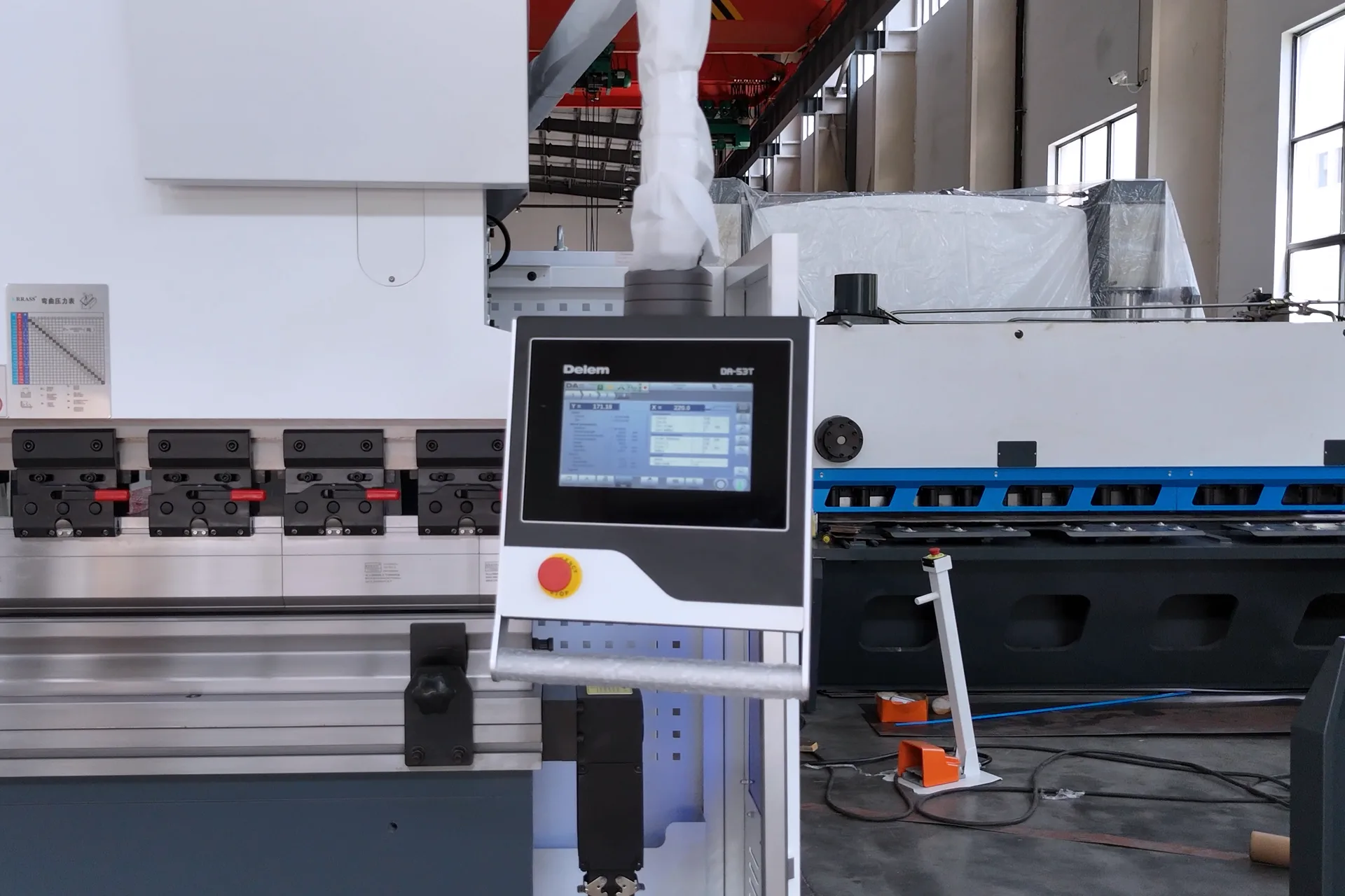 250Ton Hybrid Press Brake for Sale, PBE-250T4000 DA53T 4+1 Hybrid Press Brake Machine - delem da 53t control​
