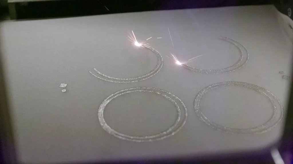 파이버 레이저 절단 장점: 제조 효율성 및 정밀도 향상 - 적층 제조