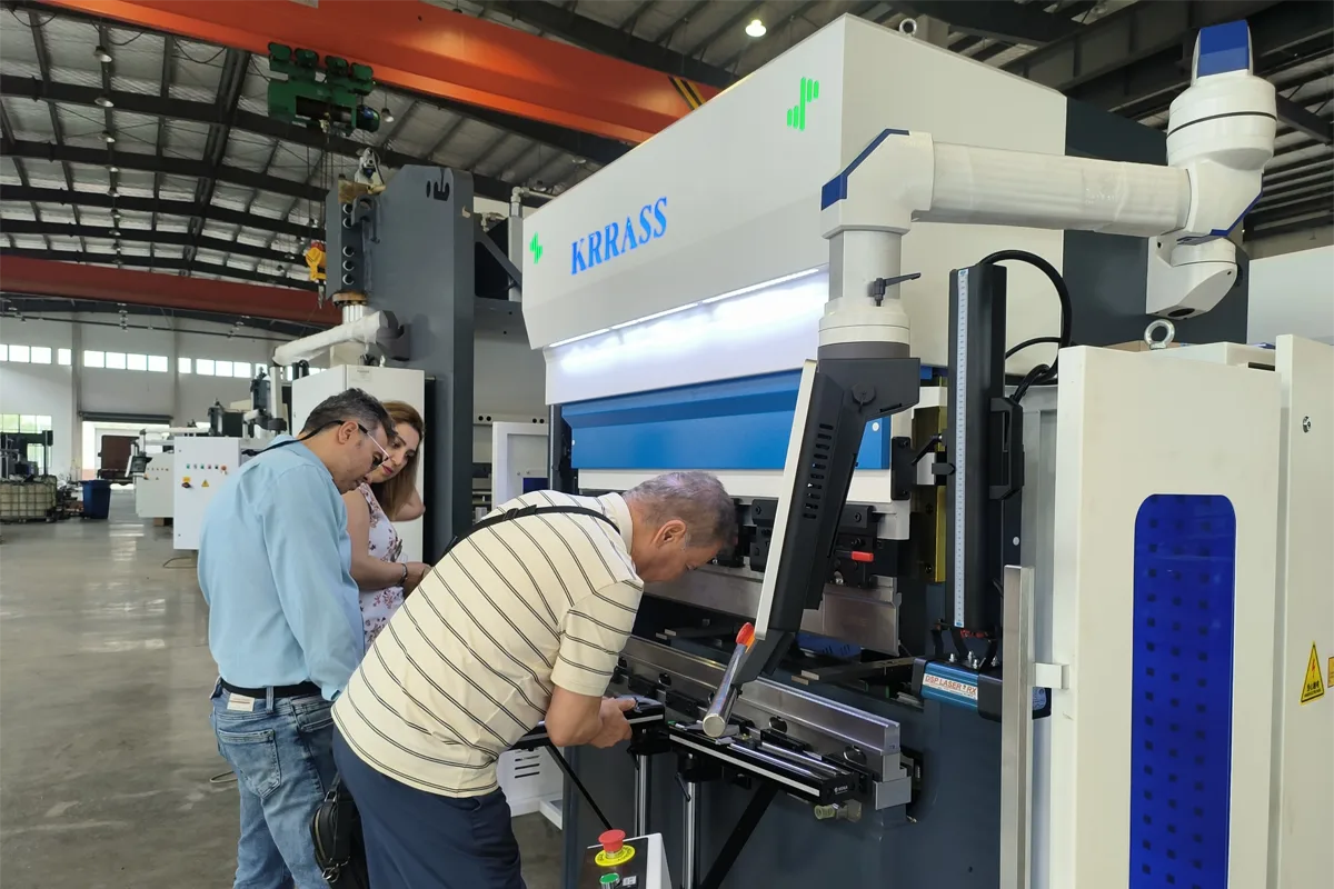 Iranian customers purchased Sheet Metal Bending Machine - Pictures 6 Iranian customers purchased Sheet Metal Bending Machine - electric press brake