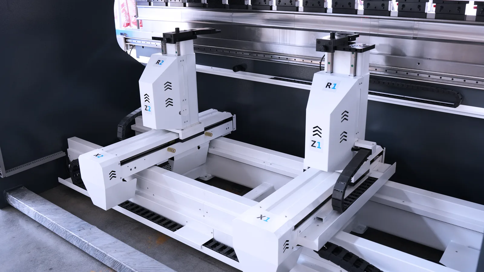 Custom Sheet Metal Bending Machine for Sale: Tailored Solutions by KRRASS - Pictures 6 8-axis backgauge system on KRRASS press brake